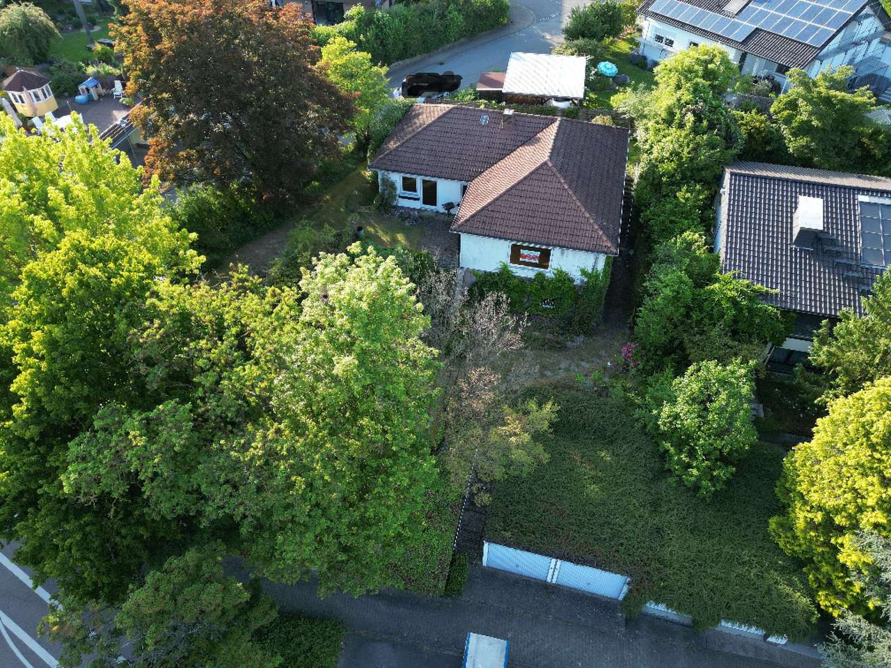 Herrlicher Bungalow mit Doppelgarage und einem sonnigen Grundstück in bester Lage von Baiertal Herrlicher Bungalow mit Doppelgarage und einem sonnigen Grundstück in bester Lage von Baiertal