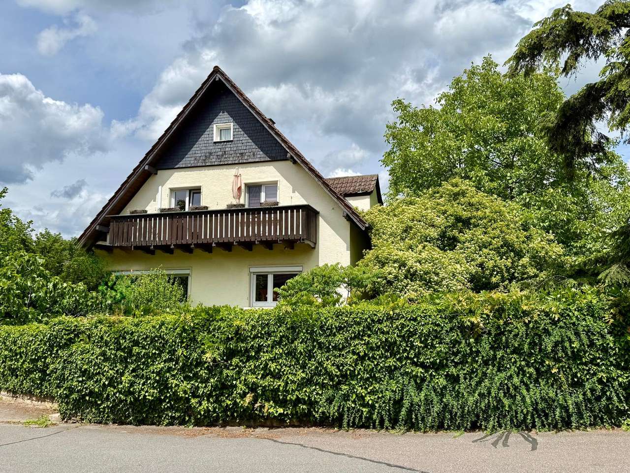 Tolles Einfamilienhaus mit grandiosem Grundstück und Nebengebäude Tolles Einfamilienhaus mit grandiosem Grundstück und Nebengebäude