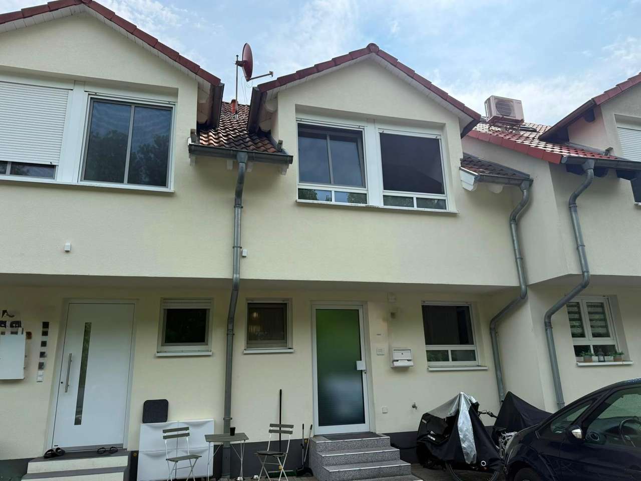 Schönes Reihenmittelhaus mit kleinem Garten und großem Hobbyraum in guter Lage von Frauenweiler Schönes Reihenmittelhaus mit kleinem Garten und großem Hobbyraum in guter Lage von Frauenweiler